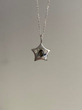 Load image into Gallery viewer, black star sapphire star necklace