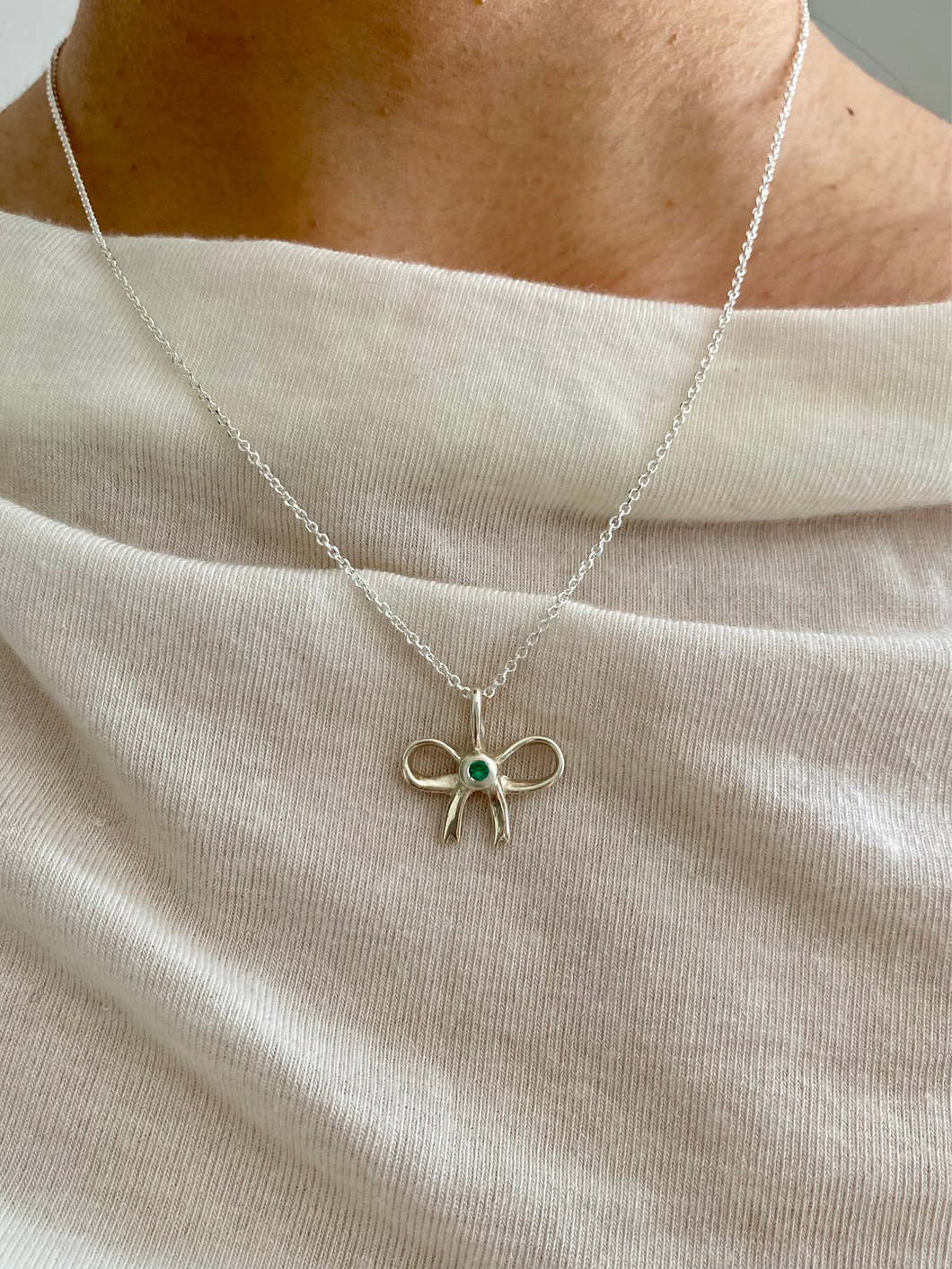 dainty emerald bow necklace