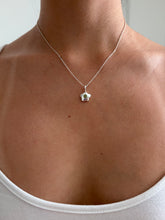 Load image into Gallery viewer, peridot puffy flower necklace
