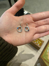 Load image into Gallery viewer, lilac and blue donut necklace
