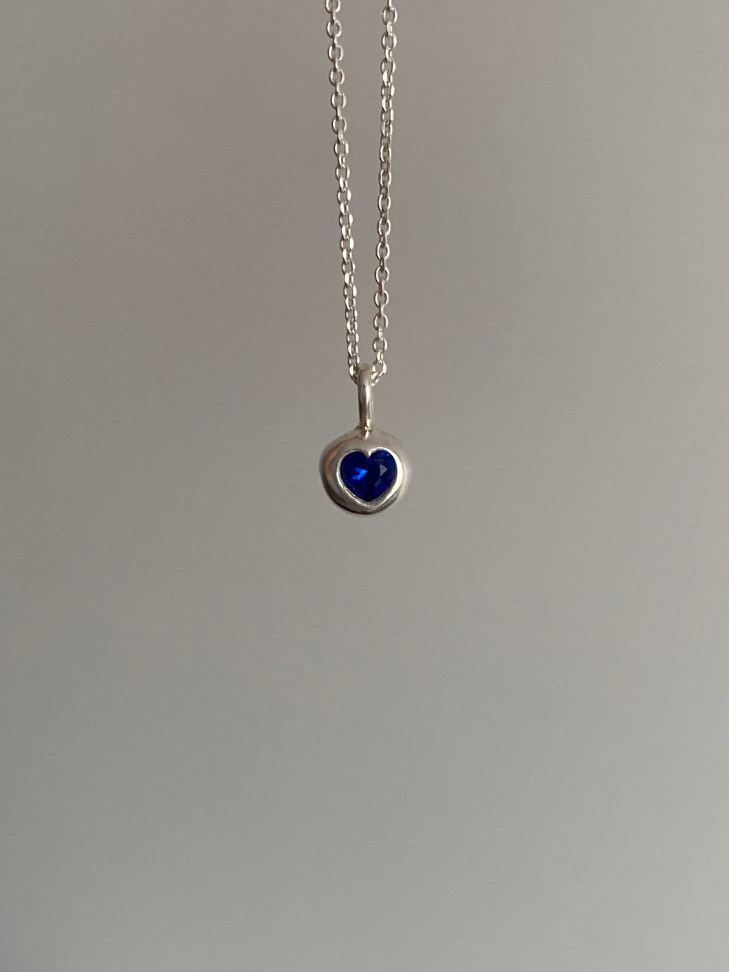 deep blue sapphire drop necklace