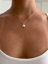 Load image into Gallery viewer, springtime puffy flower necklace
