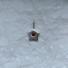Load image into Gallery viewer, dainty star necklace
